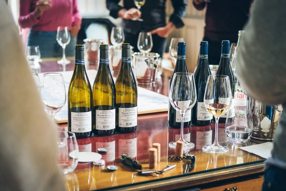Wine Aerator vs Decanter: Speed and Style Compared