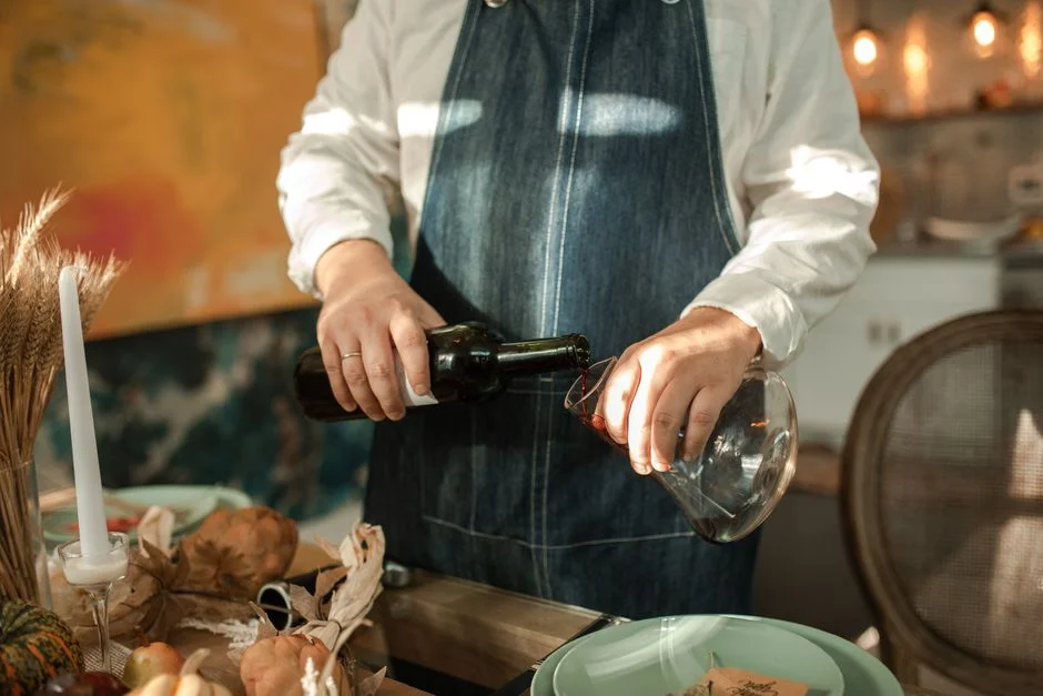 Wine Decanter Set Buyer's Guide: Shape, Material & Aeration